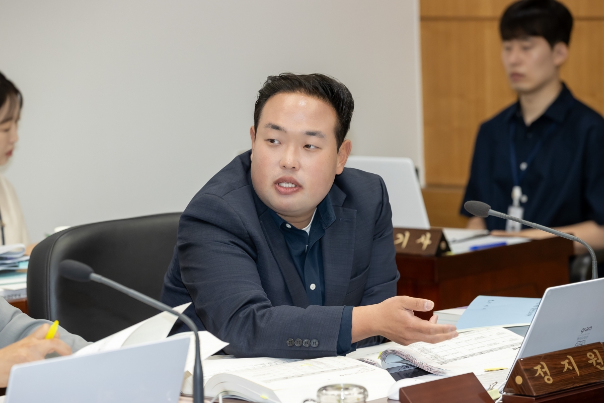 20250605-033[AMG_0916-제288회 제1차 정례회 산업건설위원회 소관 2024회계연도 세입·세출 결산 승인안 예비심사활동.jpg