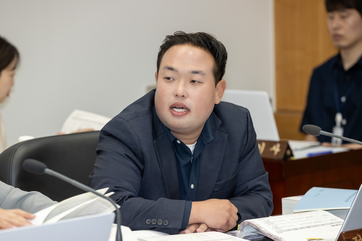 20250605-032[AMG_0910-제288회 제1차 정례회 산업건설위원회 소관 2024회계연도 세입·세출 결산 승인안 예비심사활동.jpg