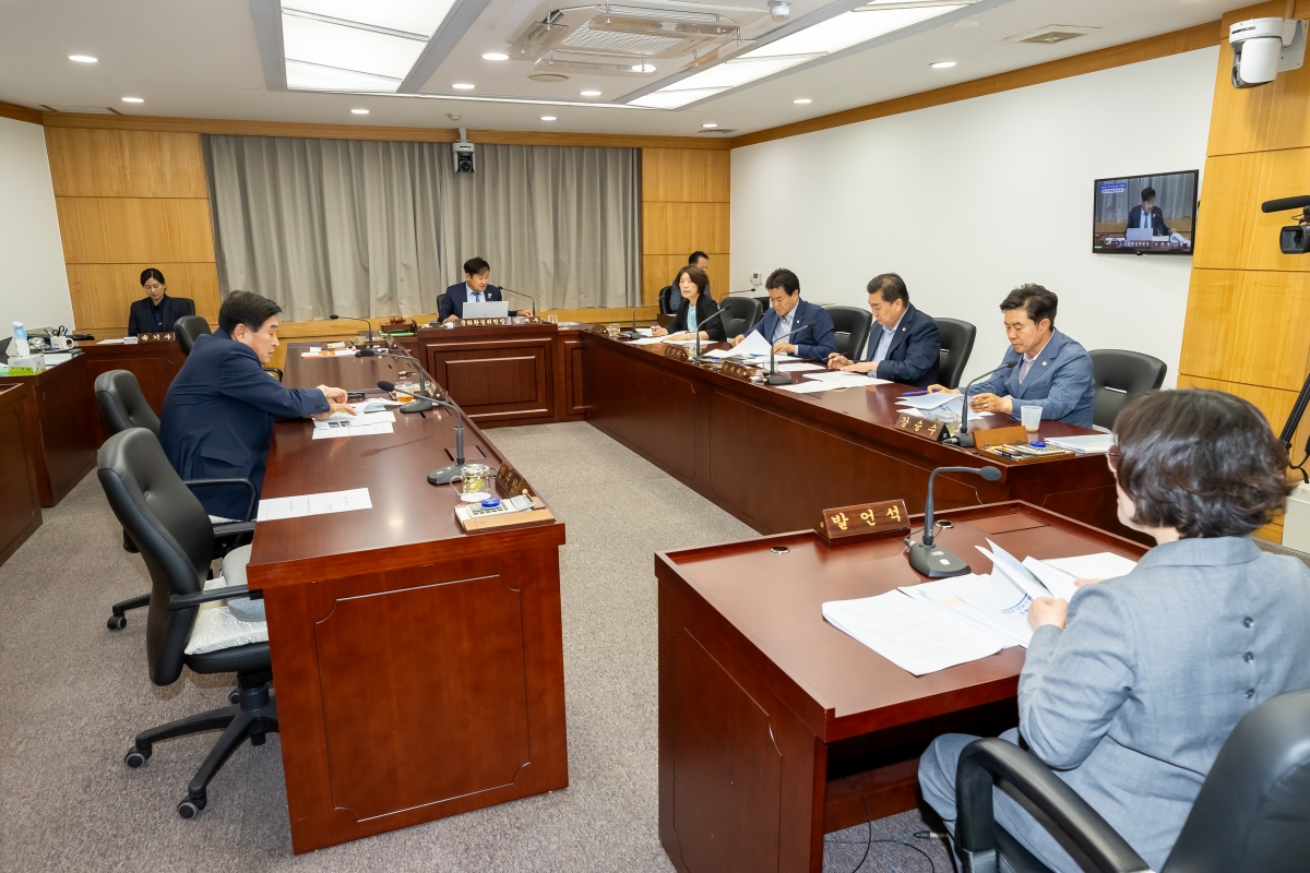 20250604-076[AMG_0782-제288회 제1차 정례회 문화환경위원회 조례안 심사활동.jpg