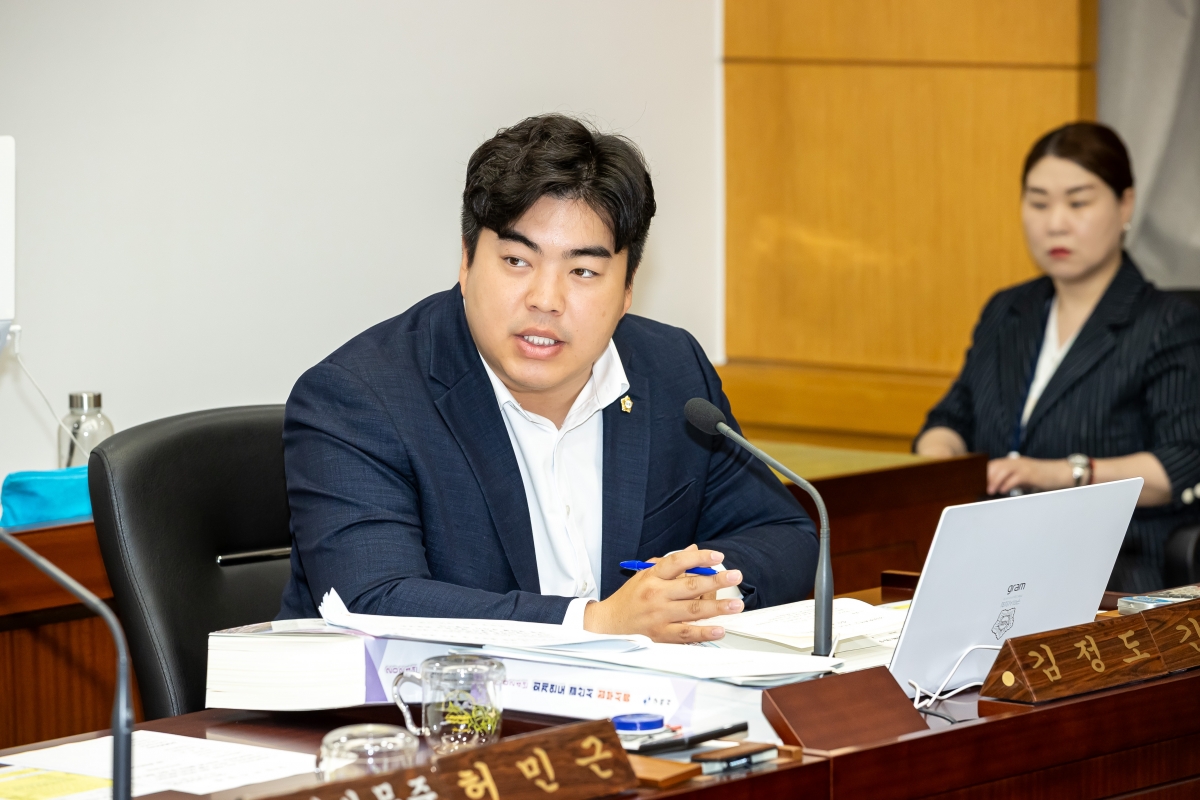 20250609-003[AMG_1161-제288회 제1차 정례회시 기획행정위원회 소관 2024회계연도 세입·세출 결산 승인안 예비심사활동.jpg