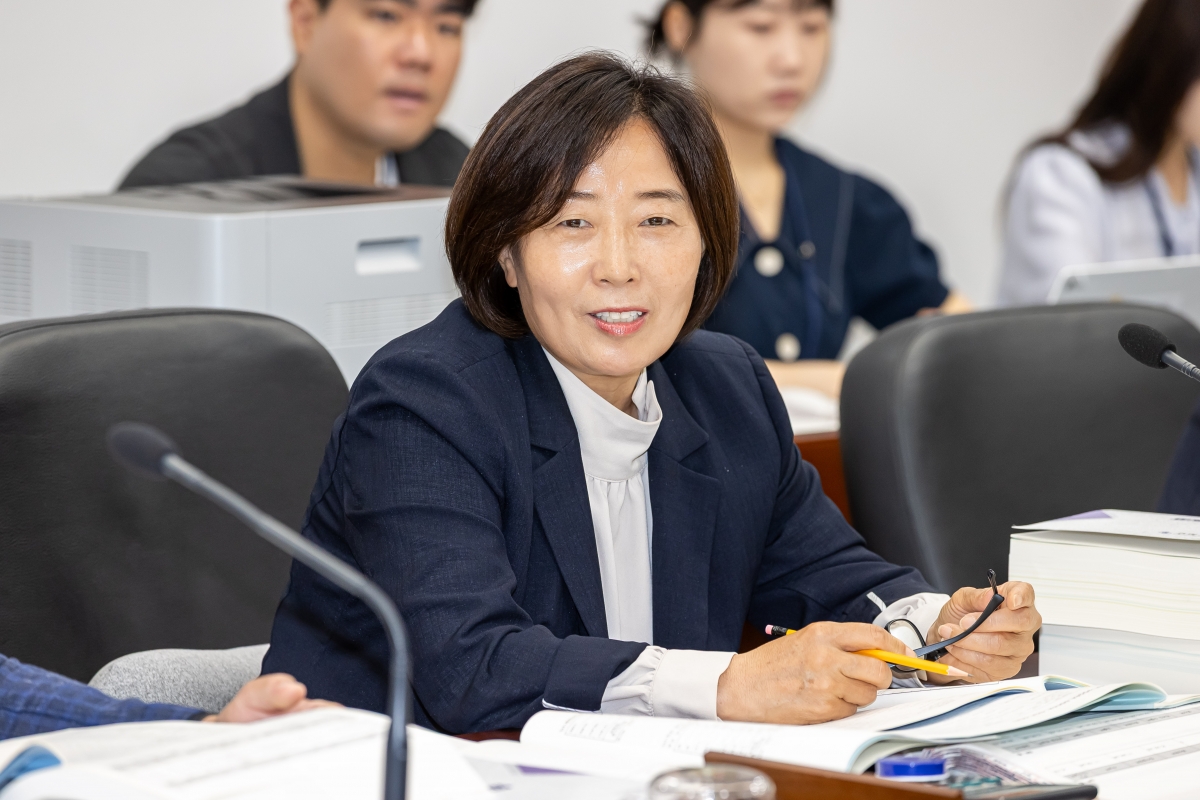 20250609-017[AMG_1121-제288회 제1차 정례회시 산업건설위원회 소관 2024회계연도 세입·세출 결산 승인안 예비심사활동.jpg