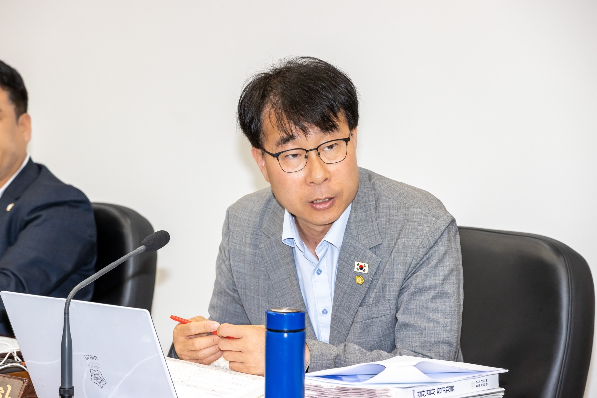 20250609-012[AMG_1145-제288회 제1차 정례회시 산업건설위원회 소관 2024회계연도 세입·세출 결산 승인안 예비심사활동.jpg