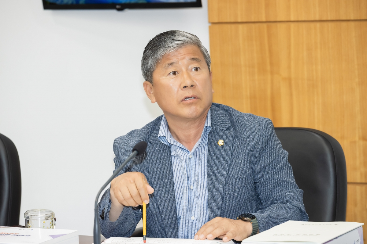 20250609-014[AMG_1151-제288회 제1차 정례회시 산업건설위원회 소관 2024회계연도 세입·세출 결산 승인안 예비심사활동.jpg