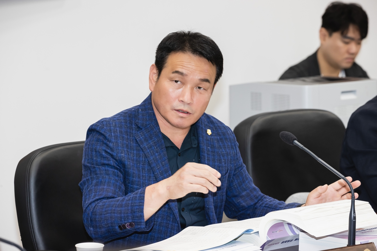 20250609-011[AMG_1139-제288회 제1차 정례회시 산업건설위원회 소관 2024회계연도 세입·세출 결산 승인안 예비심사활동.jpg