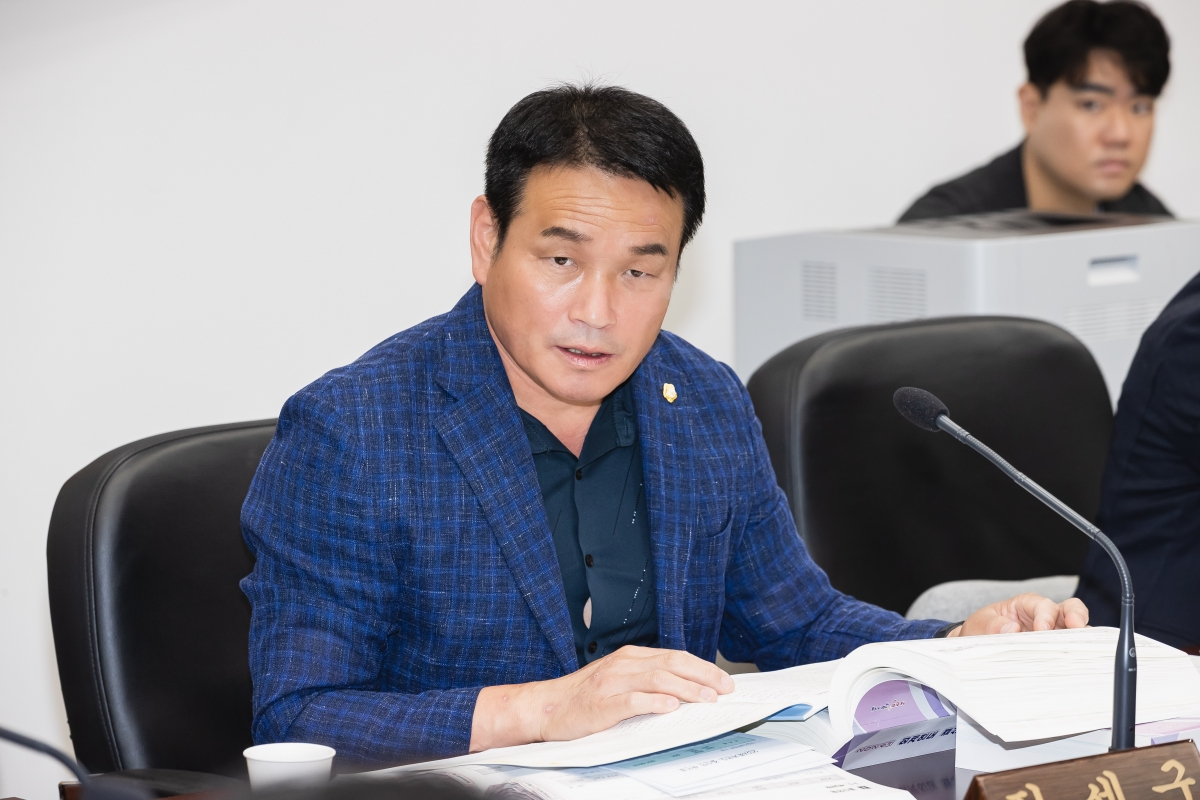 20250609-010[AMG_1136-제288회 제1차 정례회시 산업건설위원회 소관 2024회계연도 세입·세출 결산 승인안 예비심사활동.jpg