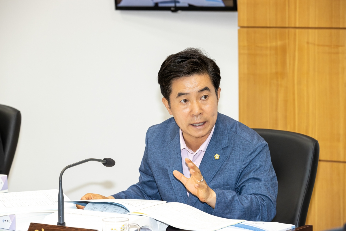 20250609-027[AMG_1118-제288회 제1차 정례회시 문화환경위원회 소관 2024회계연도 세입·세출 결산 승인안 예비심사활동.jpg