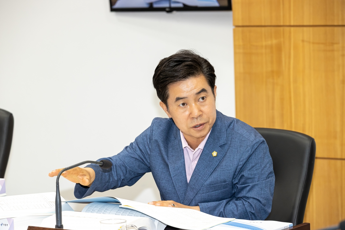 20250609-026[AMG_1117-제288회 제1차 정례회시 문화환경위원회 소관 2024회계연도 세입·세출 결산 승인안 예비심사활동.jpg
