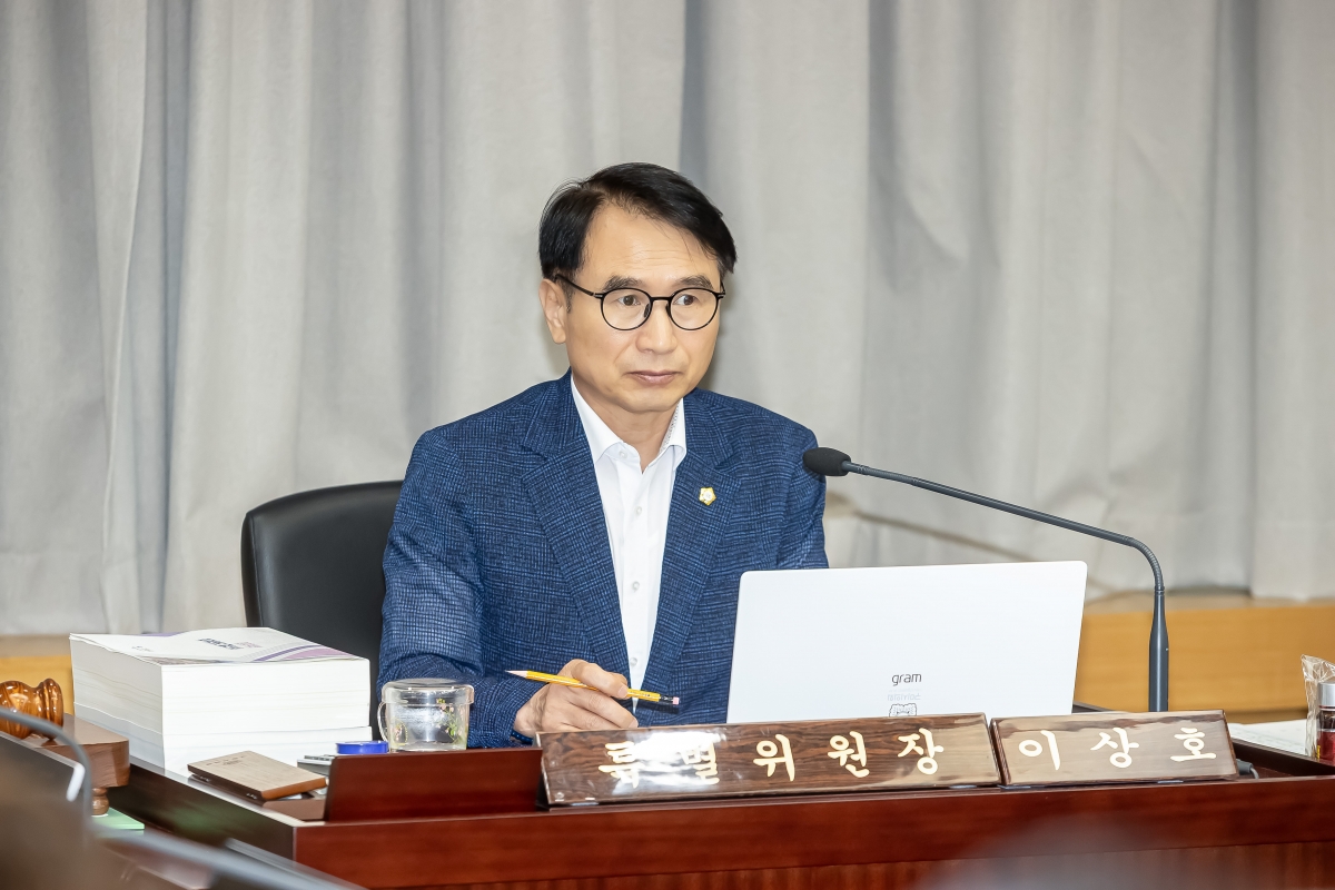 20250610-046[AMG_1345-제288회 제1차 정례회 예산결산특별위원회 2024회계연도 세입세출결산승인안 심사활동.jpg