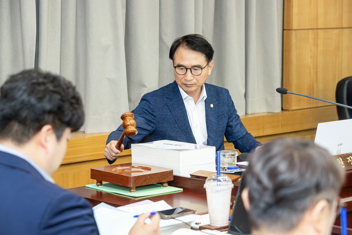 20250610-059[AMG_1404-제288회 제1차 정례회 예산결산특별위원회 2024회계연도 세입세출결산승인안 심사활동.jpg
