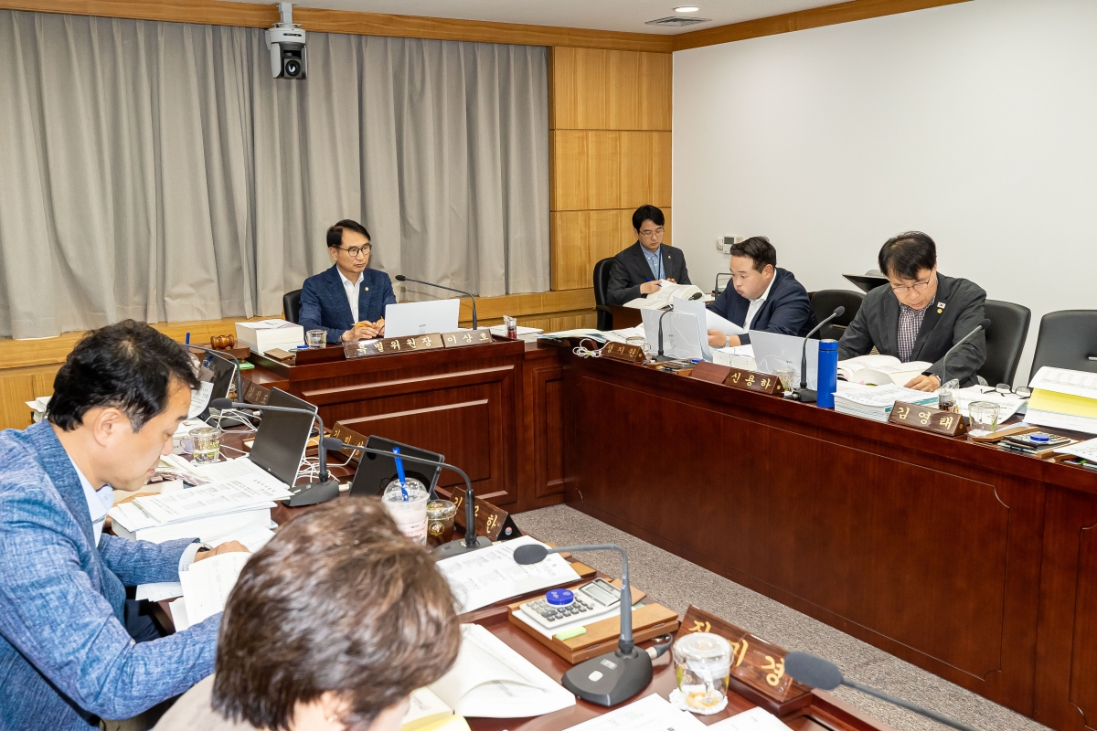 20250610-050[AMG_1360-제288회 제1차 정례회 예산결산특별위원회 2024회계연도 세입세출결산승인안 심사활동.jpg