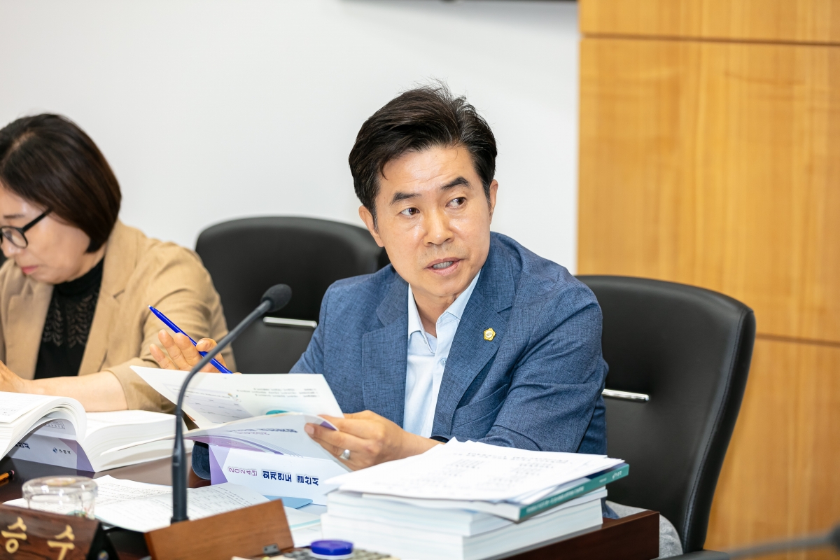 20250610-029[IMG_9821-제288회 제1차 정례회 예산결산특별위원회 2024회계연도 세입세출결산승인안 심사활동.jpg