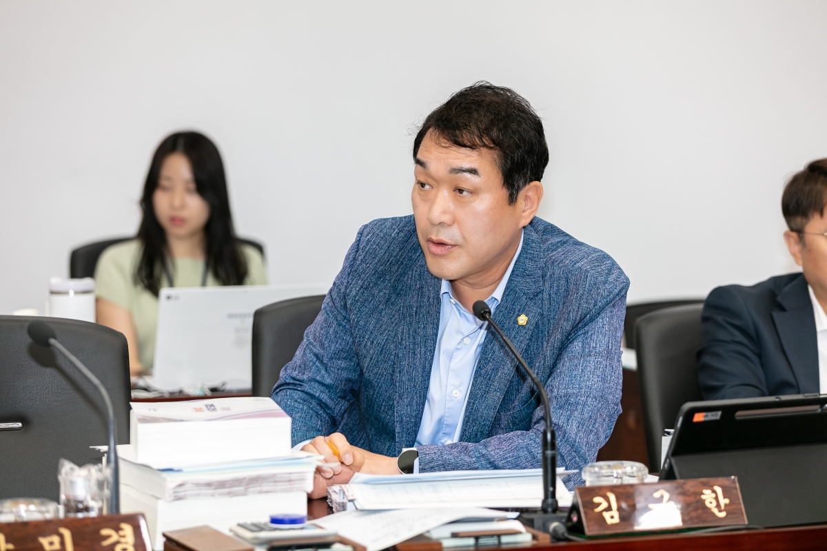 20250610-028[IMG_9807-제288회 제1차 정례회 예산결산특별위원회 2024회계연도 세입세출결산승인안 심사활동.jpg