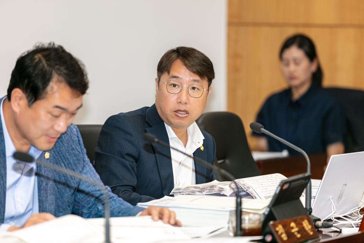 20250610-036[IMG_9857-제288회 제1차 정례회 예산결산특별위원회 2024회계연도 세입세출결산승인안 심사활동.jpg