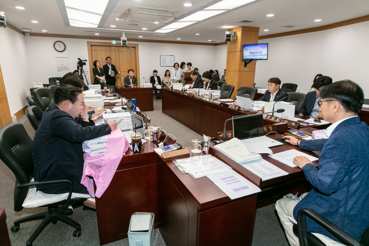 20250610-001[IMG_9714-제288회 제1차 정례회 예산결산특별위원회 2024회계연도 세입세출결산승인안 심사활동.jpg