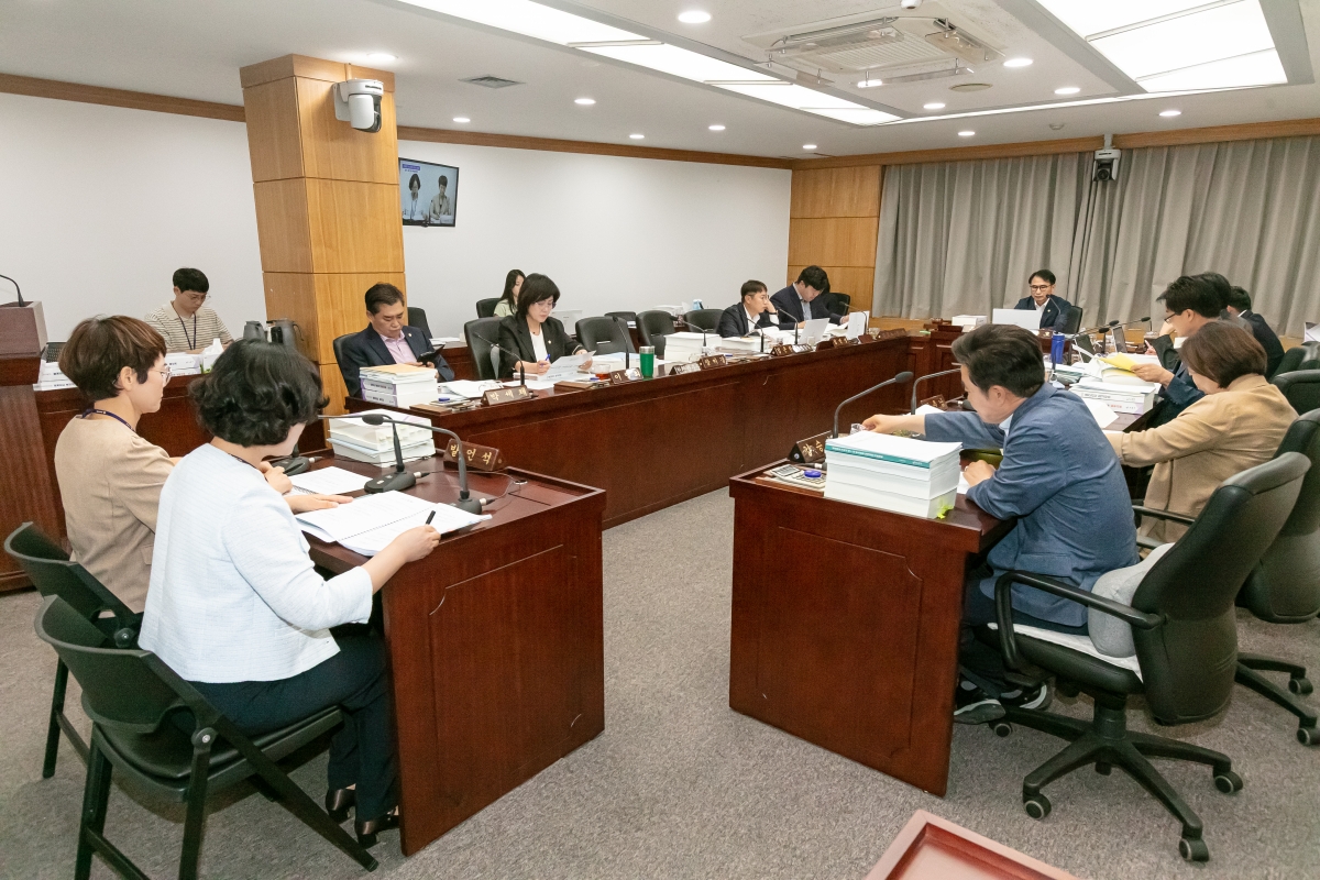 20250610-007[IMG_9733-제288회 제1차 정례회 예산결산특별위원회 2024회계연도 세입세출결산승인안 심사활동.jpg