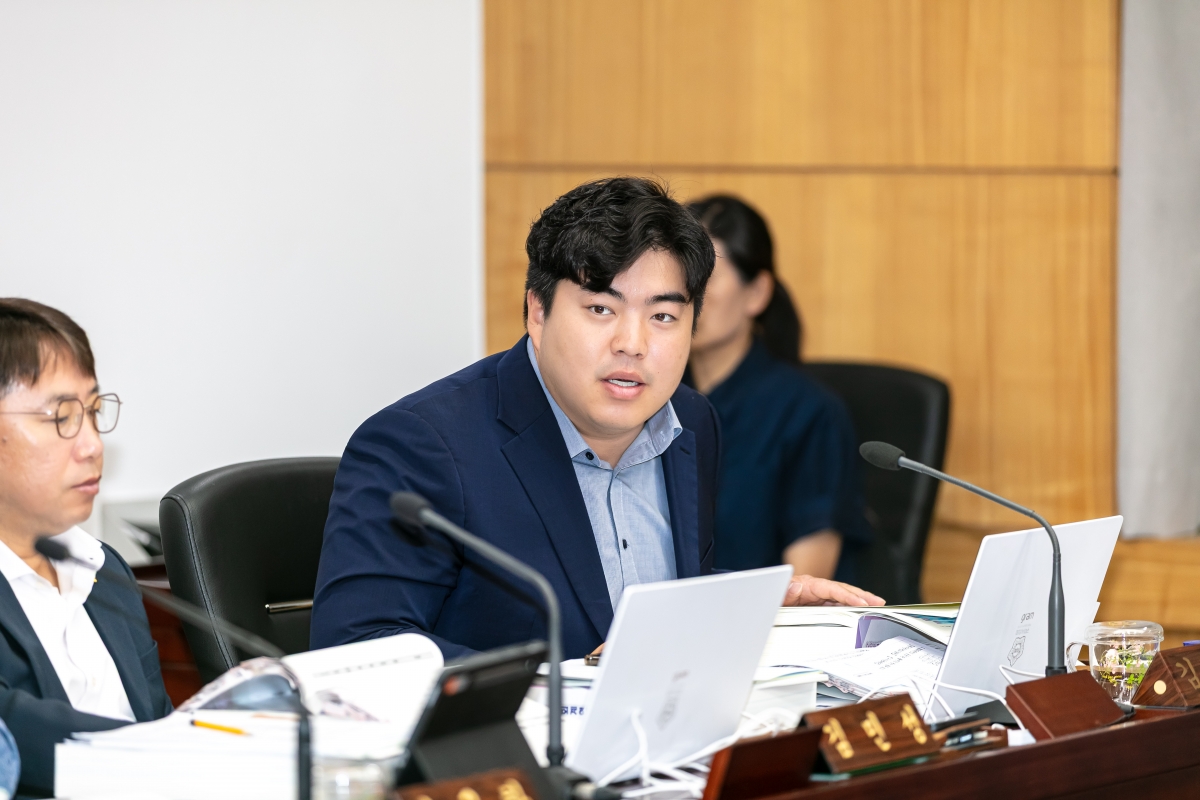 20250610-032[IMG_9837-제288회 제1차 정례회 예산결산특별위원회 2024회계연도 세입세출결산승인안 심사활동.jpg