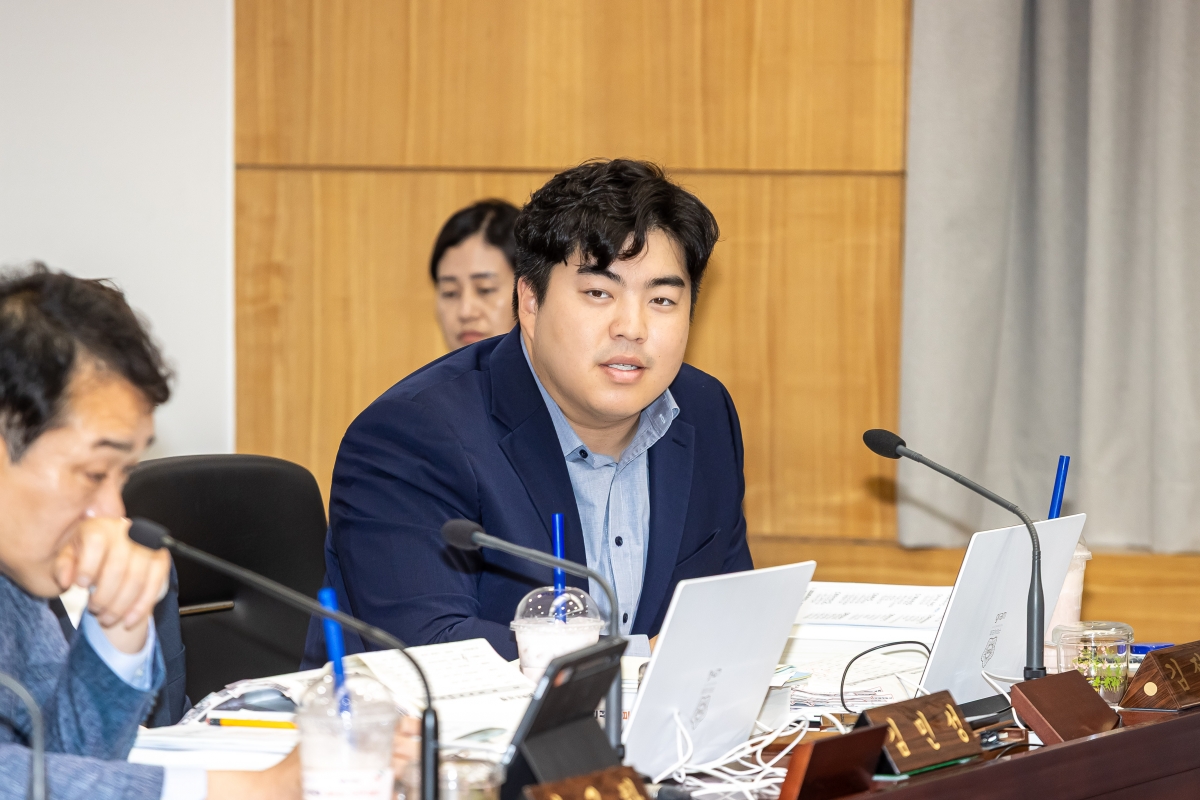 20250610-055[AMG_1384-제288회 제1차 정례회 예산결산특별위원회 2024회계연도 세입세출결산승인안 심사활동.jpg