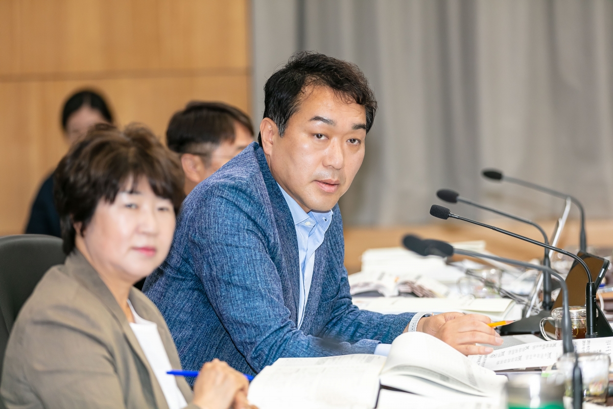 20250610-042[IMG_9877-제288회 제1차 정례회 예산결산특별위원회 2024회계연도 세입세출결산승인안 심사활동.jpg