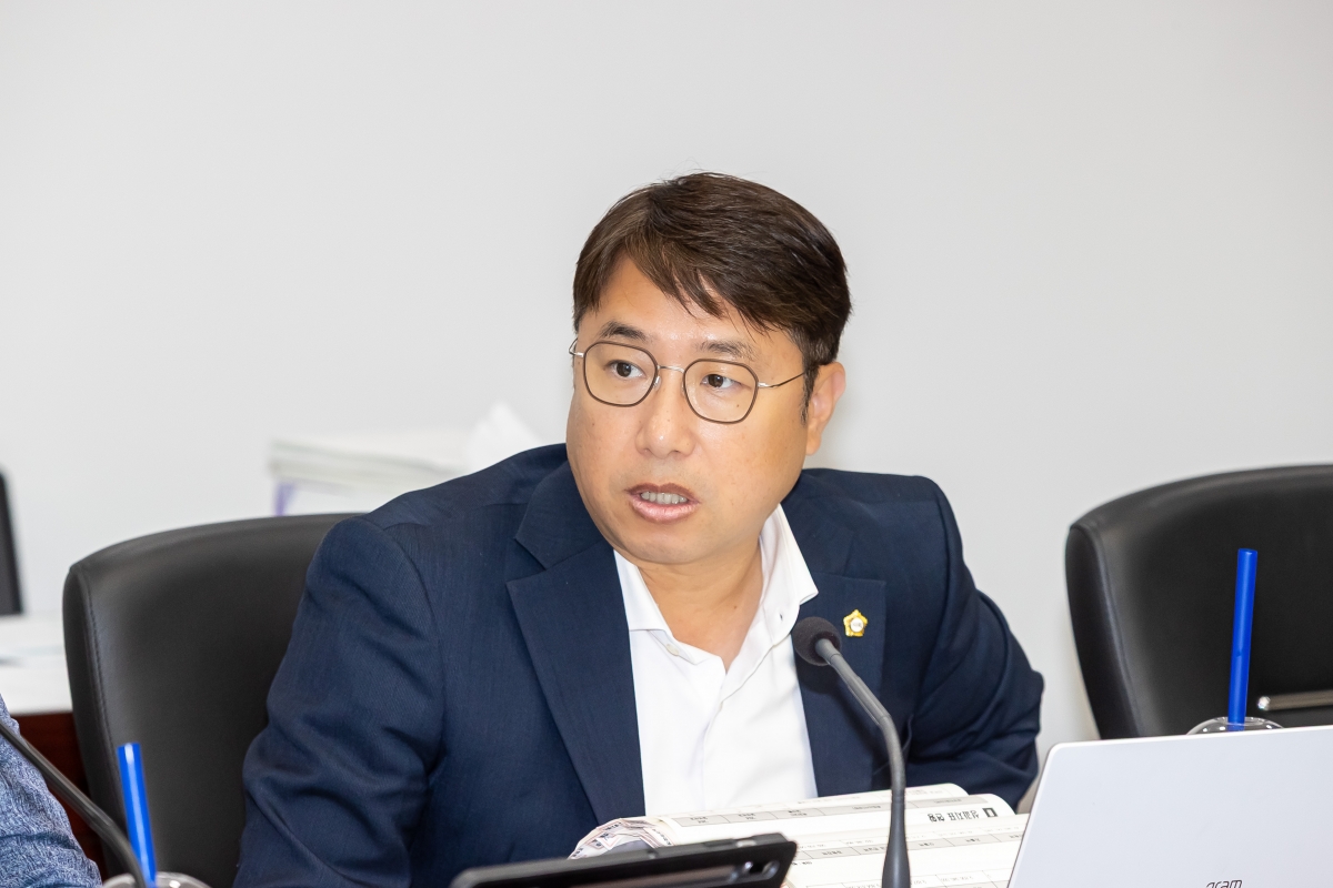 20250610-048[AMG_1355-제288회 제1차 정례회 예산결산특별위원회 2024회계연도 세입세출결산승인안 심사활동.jpg