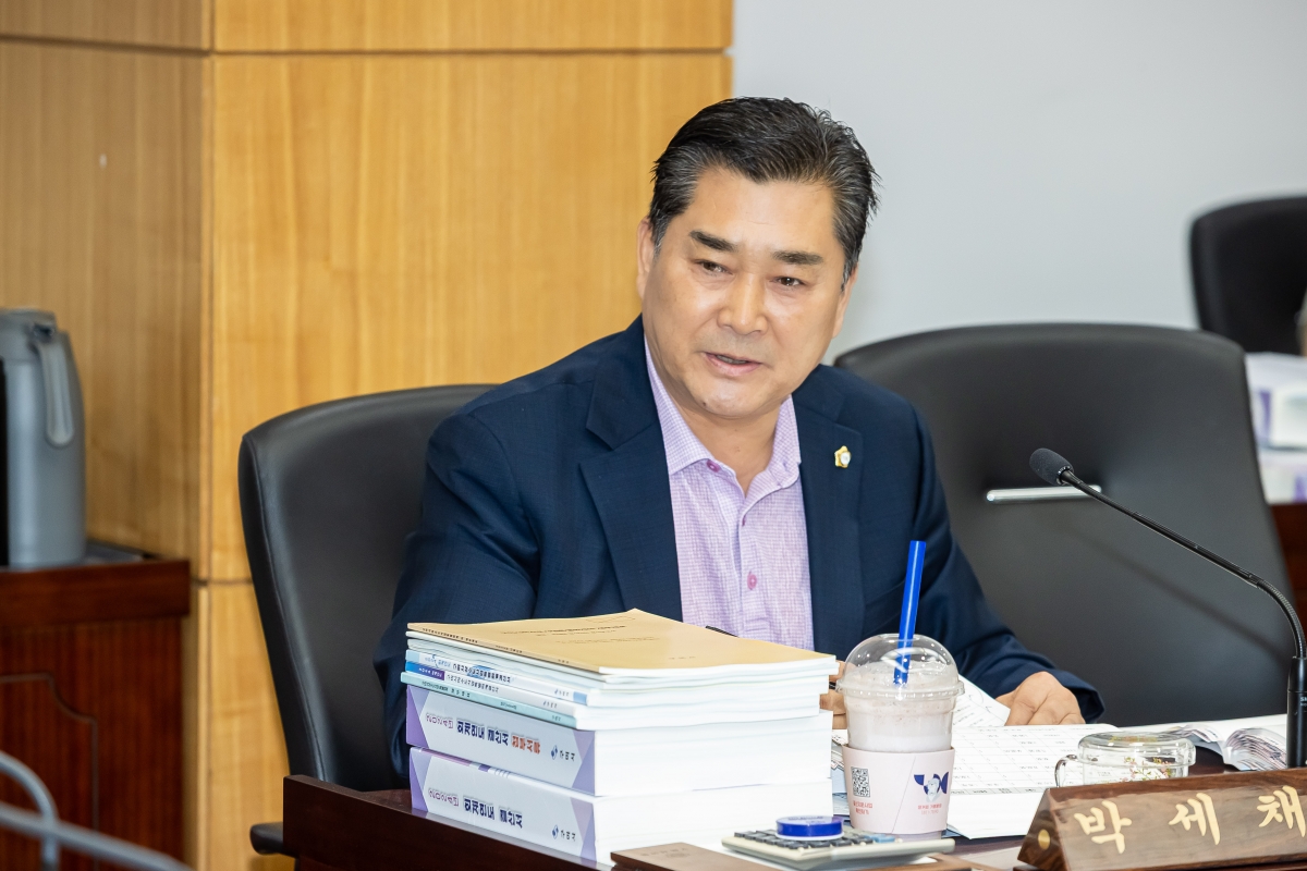 20250610-058[AMG_1395-제288회 제1차 정례회 예산결산특별위원회 2024회계연도 세입세출결산승인안 심사활동.jpg