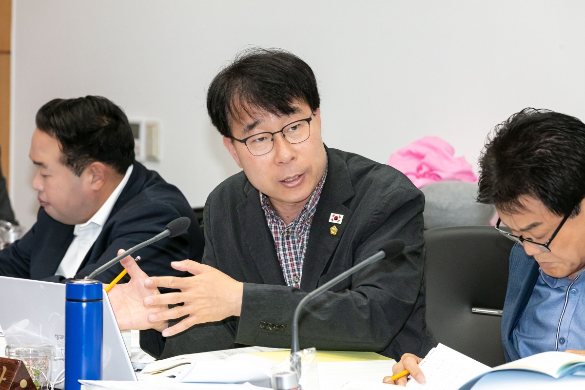 20250610-012[IMG_9748-제288회 제1차 정례회 예산결산특별위원회 2024회계연도 세입세출결산승인안 심사활동.jpg