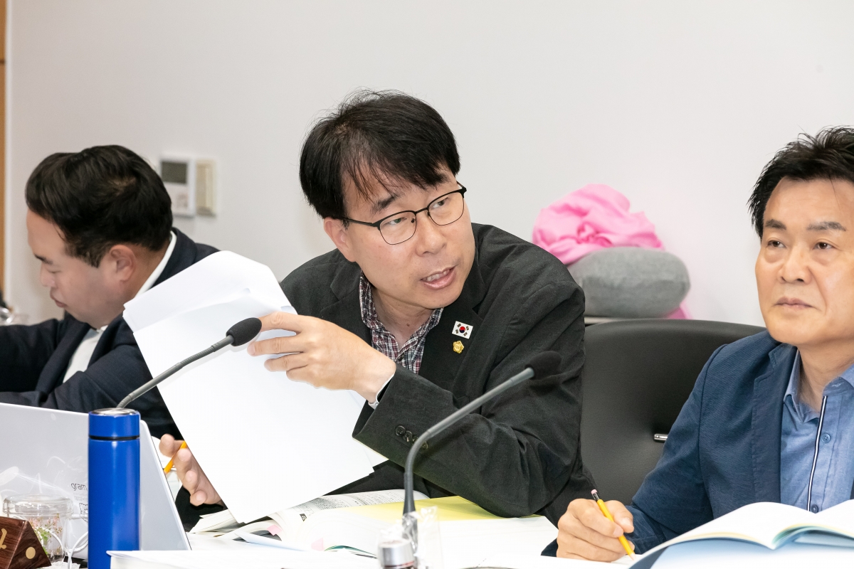 20250610-013[IMG_9749-제288회 제1차 정례회 예산결산특별위원회 2024회계연도 세입세출결산승인안 심사활동.jpg