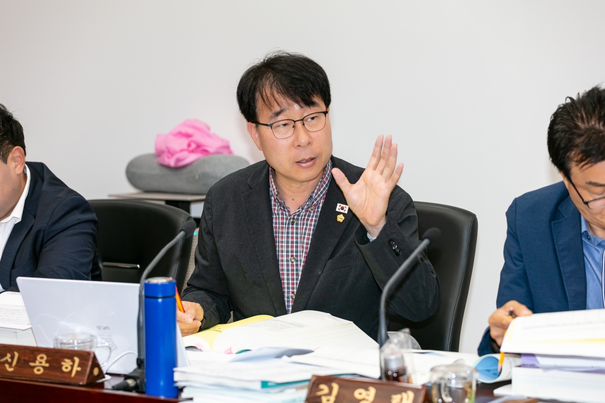 20250610-025[IMG_9801-제288회 제1차 정례회 예산결산특별위원회 2024회계연도 세입세출결산승인안 심사활동.jpg
