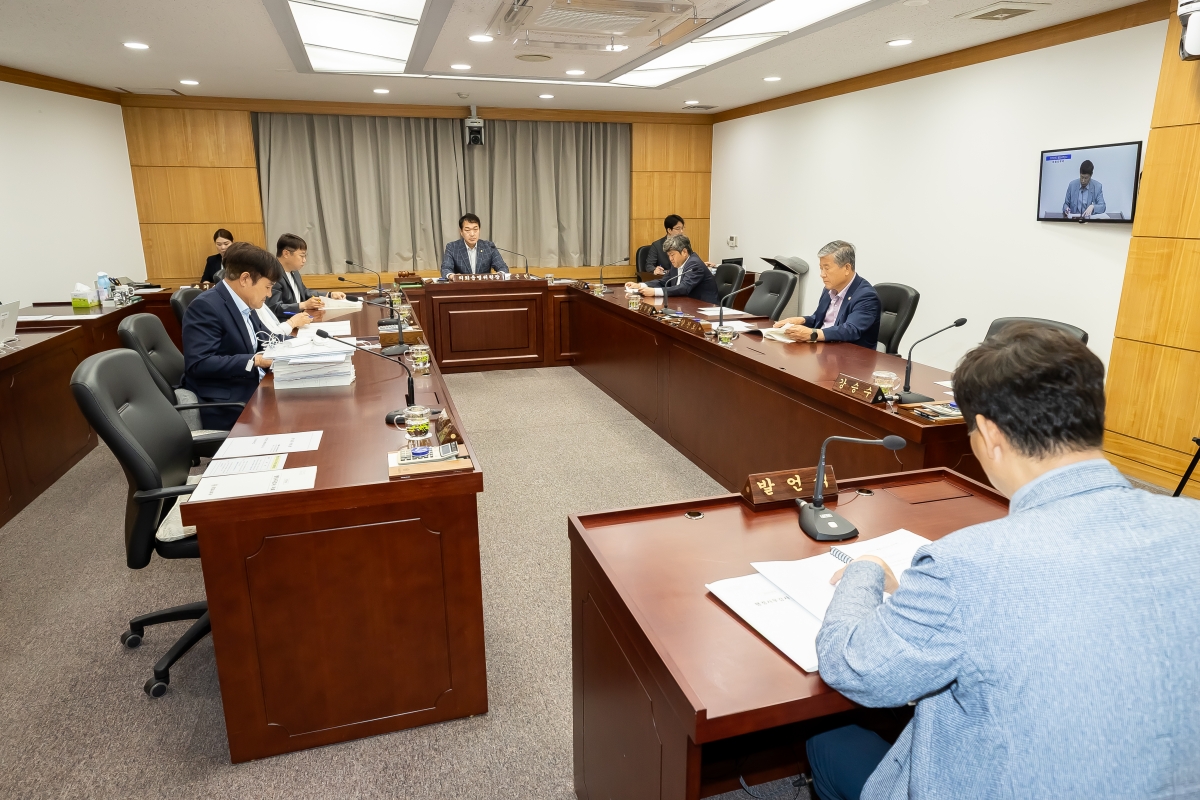 20250612-009[AMG_1449-제288회 제1차 정례회 의회운영위원회 소관 2025년도 행정사무감사 활동.jpg