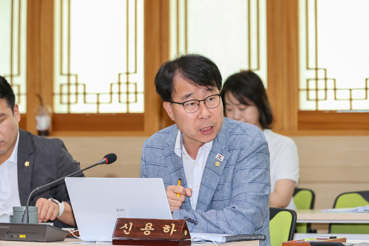 20250617-009[AMG_2304-1-제288회 제1차 정례회 산업건설위원회 선산출장소 2025년도 행정사무감사 활동.JPG