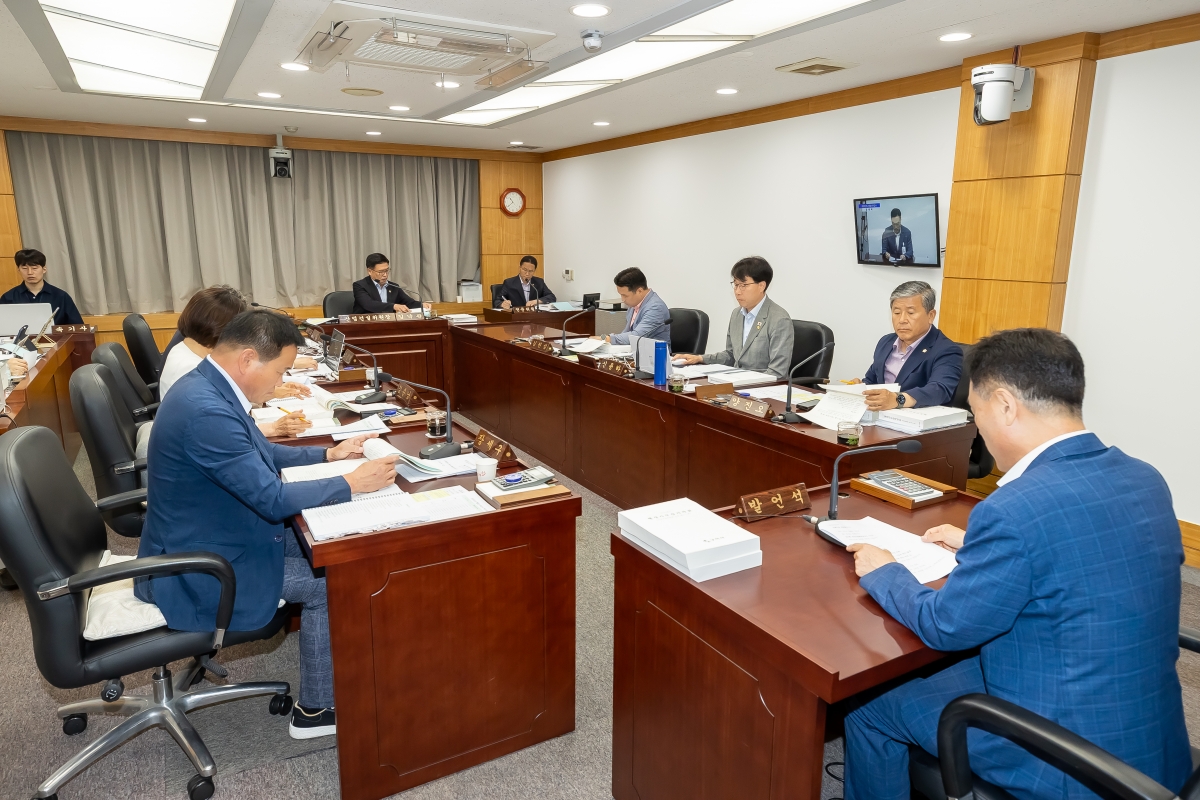 20250612-052[AMG_1508-제288회 제1차 정례회 산업건설위원회 소관 2025년도 행정사무감사 활동.jpg