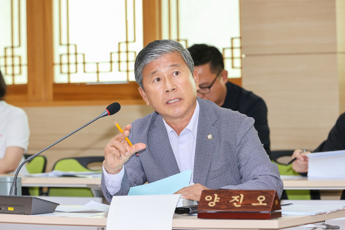 20250617-015[AMG_2339-1-제288회 제1차 정례회 산업건설위원회 선산출장소 2025년도 행정사무감사 활동.JPG