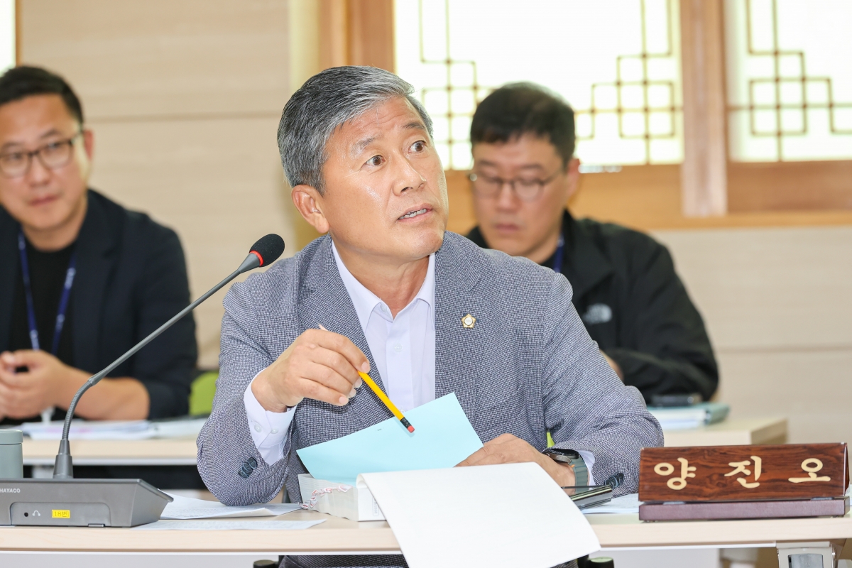 20250617-016[AMG_2343-1-제288회 제1차 정례회 산업건설위원회 선산출장소 2025년도 행정사무감사 활동.JPG