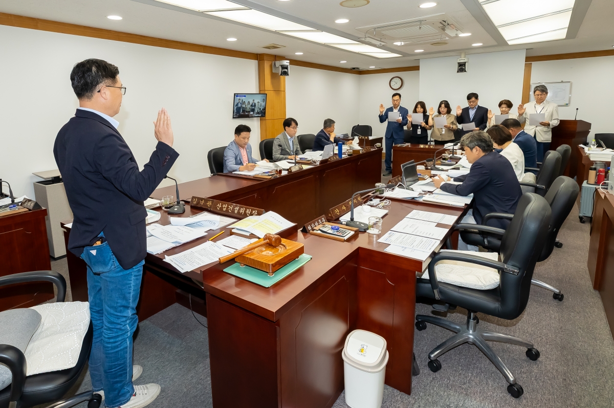 20250612-047[AMG_1492-제288회 제1차 정례회 산업건설위원회 소관 2025년도 행정사무감사 활동.jpg