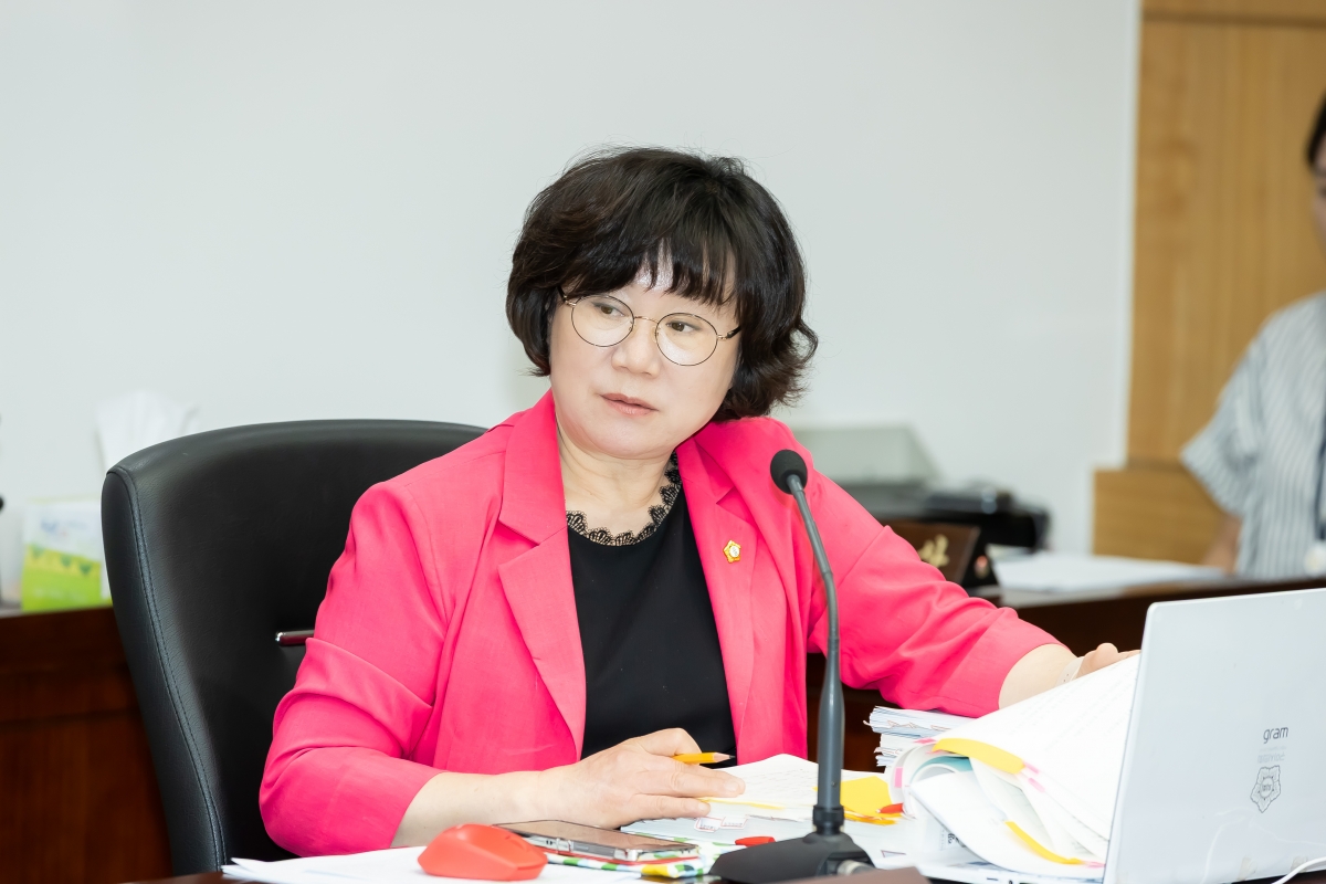 20250612-091[AMG_1629-제288회 제1차 정례회 문화환경위원회 소관 2025년도 행정사무감사 활동.jpg