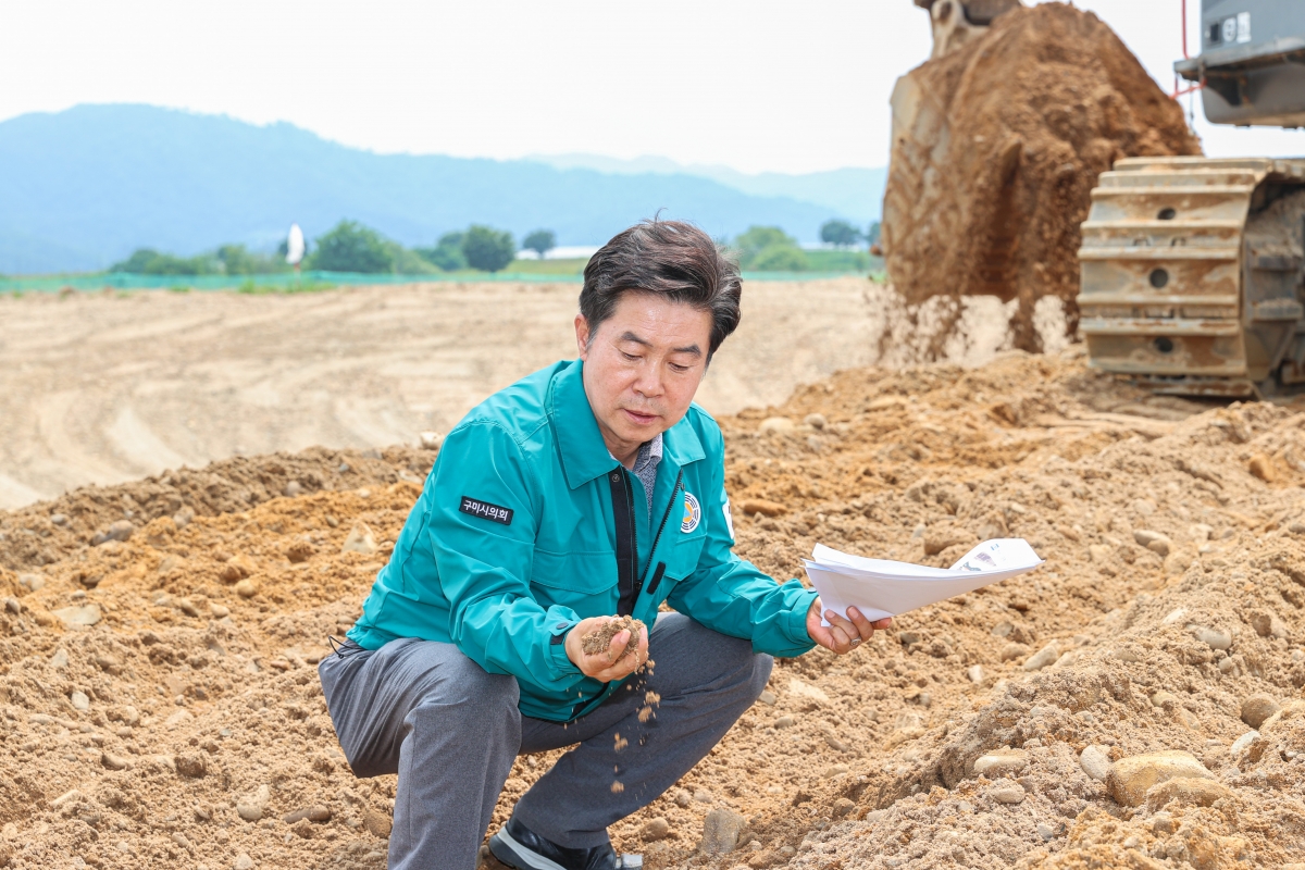 20250617-055[AMG_2539-1-제288회 제1차 정례회 문화환경위원회 2025년도 행정사무감사차 낙동강 골재 채취 현장방문.JPG