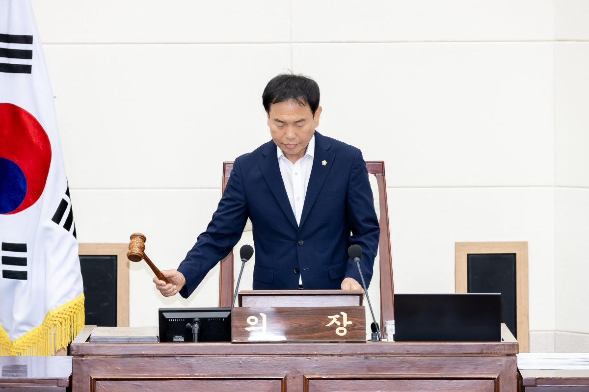 20250715-003[AMG_4099-제289회 임시회 제1차 본회의시 박교상 의장 회의주재.jpg