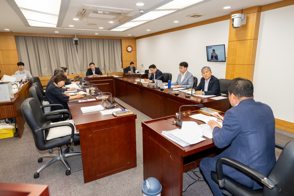 20250716-037[AMG_4415-제289회 임시회 산업건설위원회 조례안 심사활동.jpg