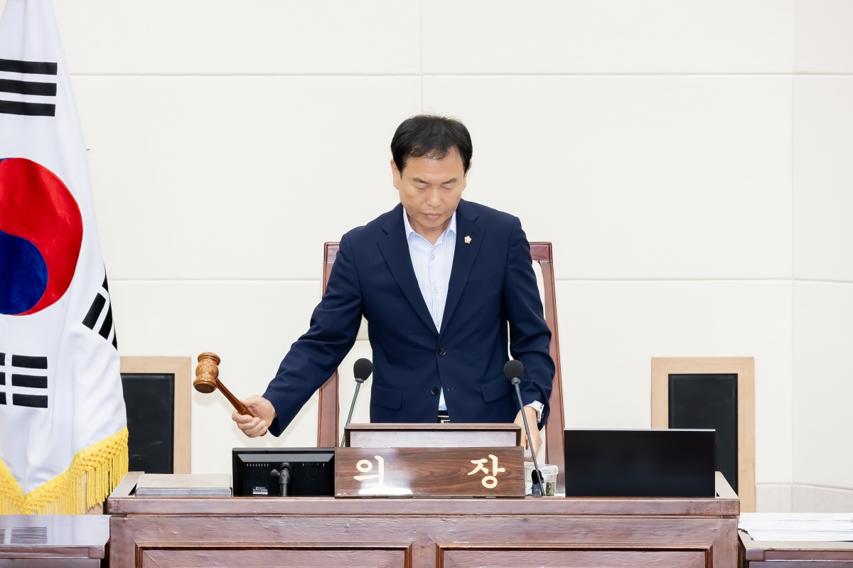 20250724-013[AMG_4829-제289회 임시회 제2차 본회의시 박교상 의장 회의주재.JPG