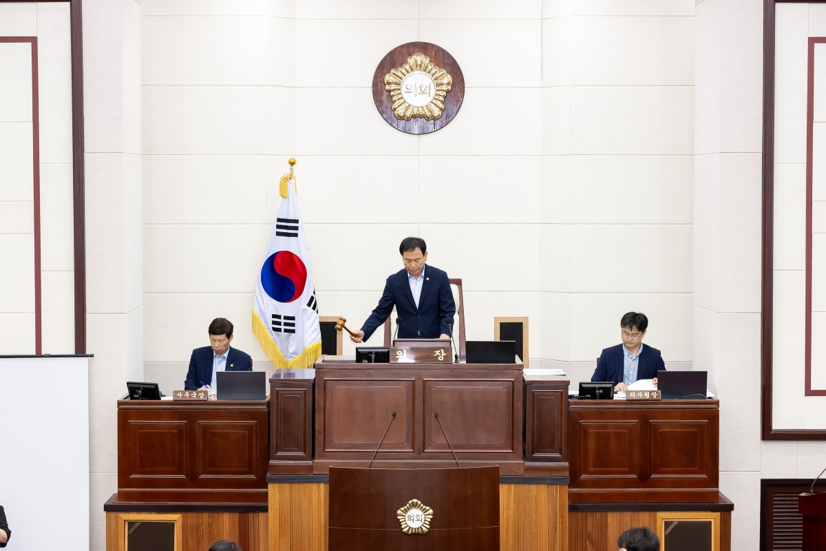 20250724-044[AMG_4915-제289회 임시회 제2차 본회의시 박교상 의장 회의주재.jpg