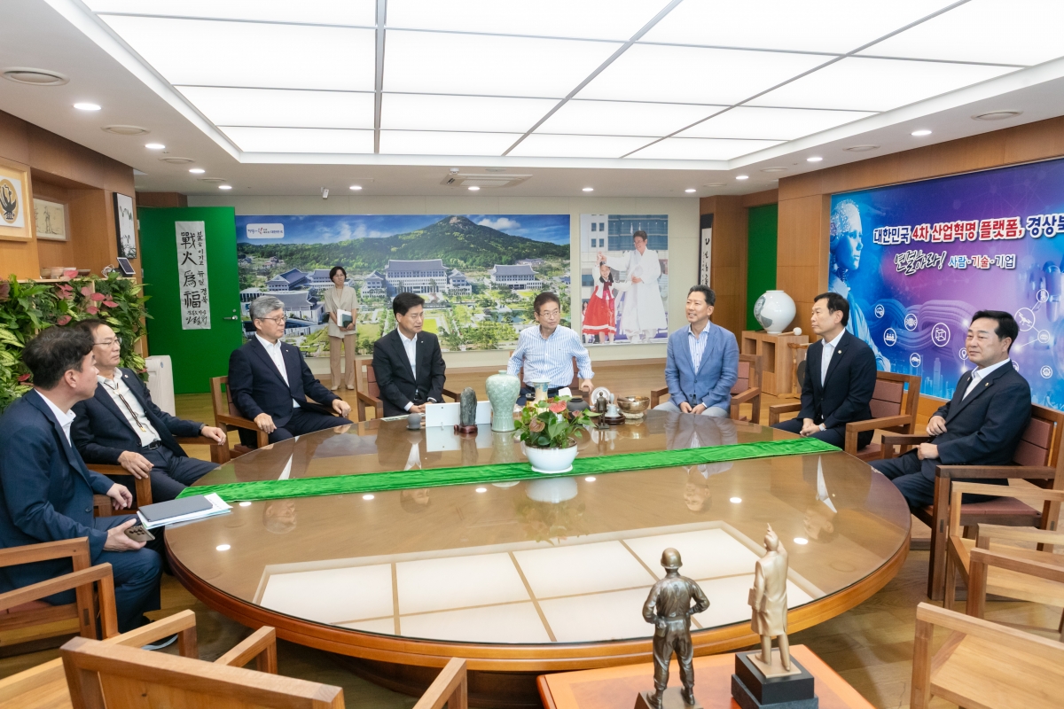 20250902-008[IMG_11643-국방반도체 및 관련분야 공동연구사업 추진을 위한 MOU 체결식.JPG