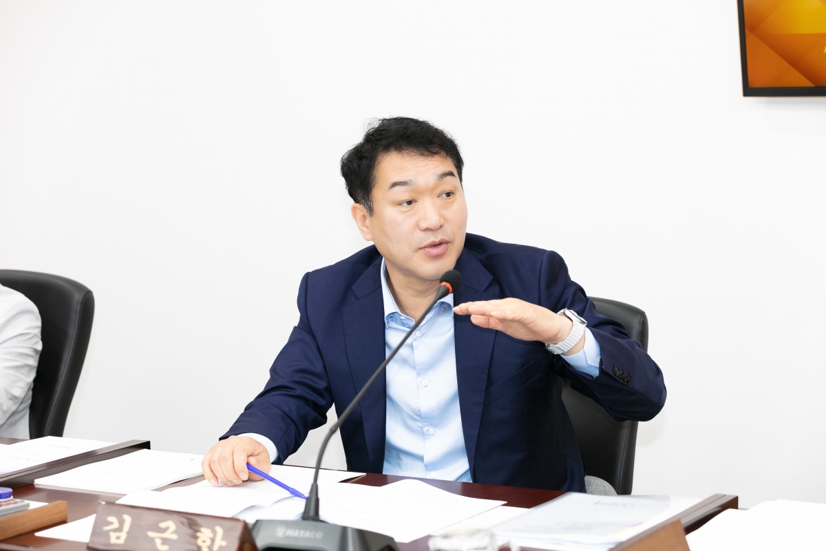 20250911-032[IMG_1603-제290회 임시회시 기획행정위원회 조례안 등 심사활동.jpg