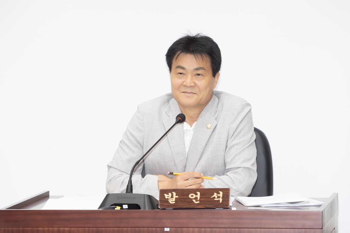 20250911-084[AMG_7448-제290회 임시회시 문화환경위원회 조례안 등 심사활동.jpg
