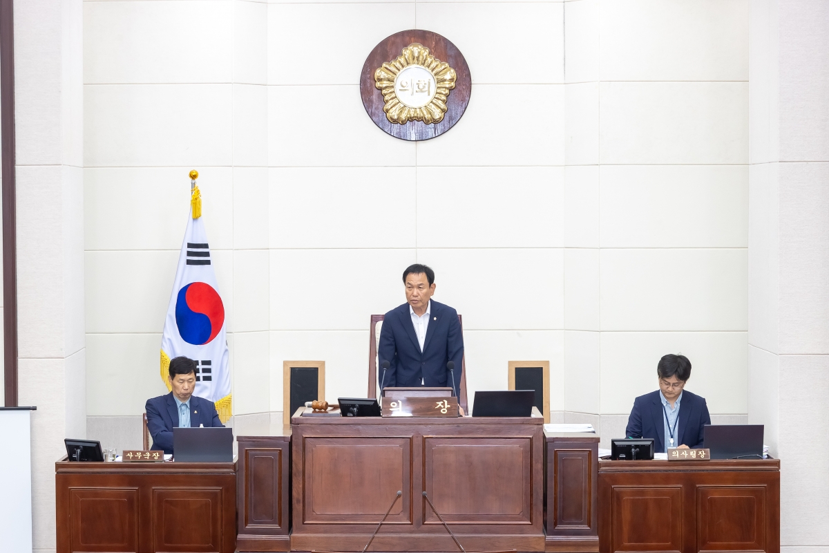 20250917-003[AMG_7873-제290회 임시회 제2차 본회의시 박교상 의장 회의주재.jpg