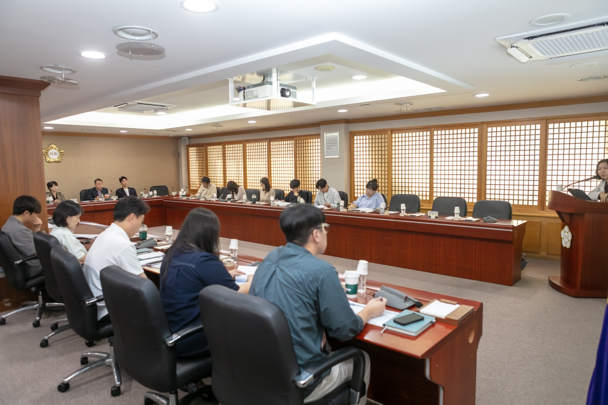20250926-021[IMG_1937-의원연구단체 구미시 각종 위원회 실태 분석 연구회 소통간담회.jpg