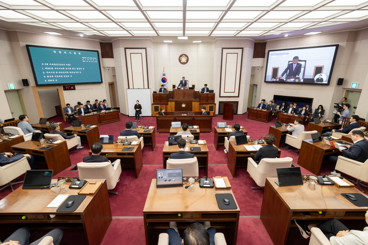 20251015-020[AMG_0339-제291회 임시회 제1차 본회의시 양진오 부의장 회의주재.jpg