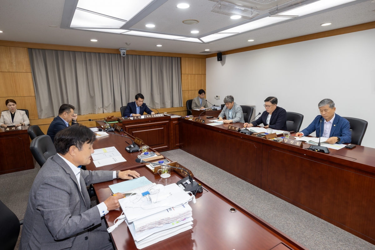 20251016-005[AMG_0358-제291회 임시회시 의회운영위원회 소관 2026년도 주요업무계획안 청취활동.jpg