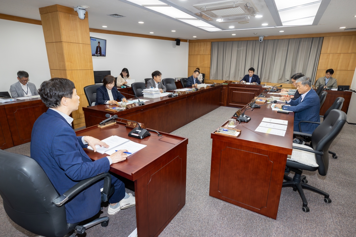 20251016-003[AMG_0354-제291회 임시회시 의회운영위원회 소관 2026년도 주요업무계획안 청취활동.jpg