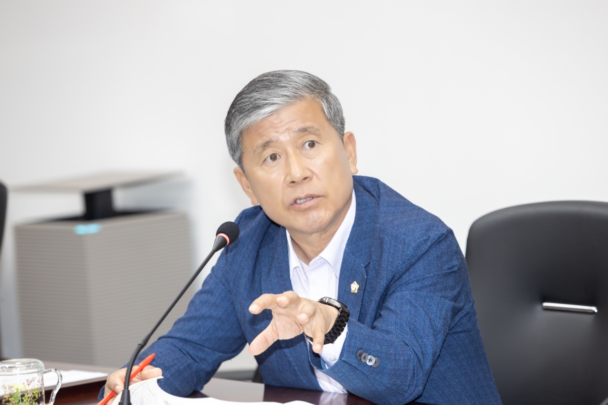 20251016-012[AMG_0396-제291회 임시회시 의회운영위원회 소관 2026년도 주요업무계획안 청취활동.jpg