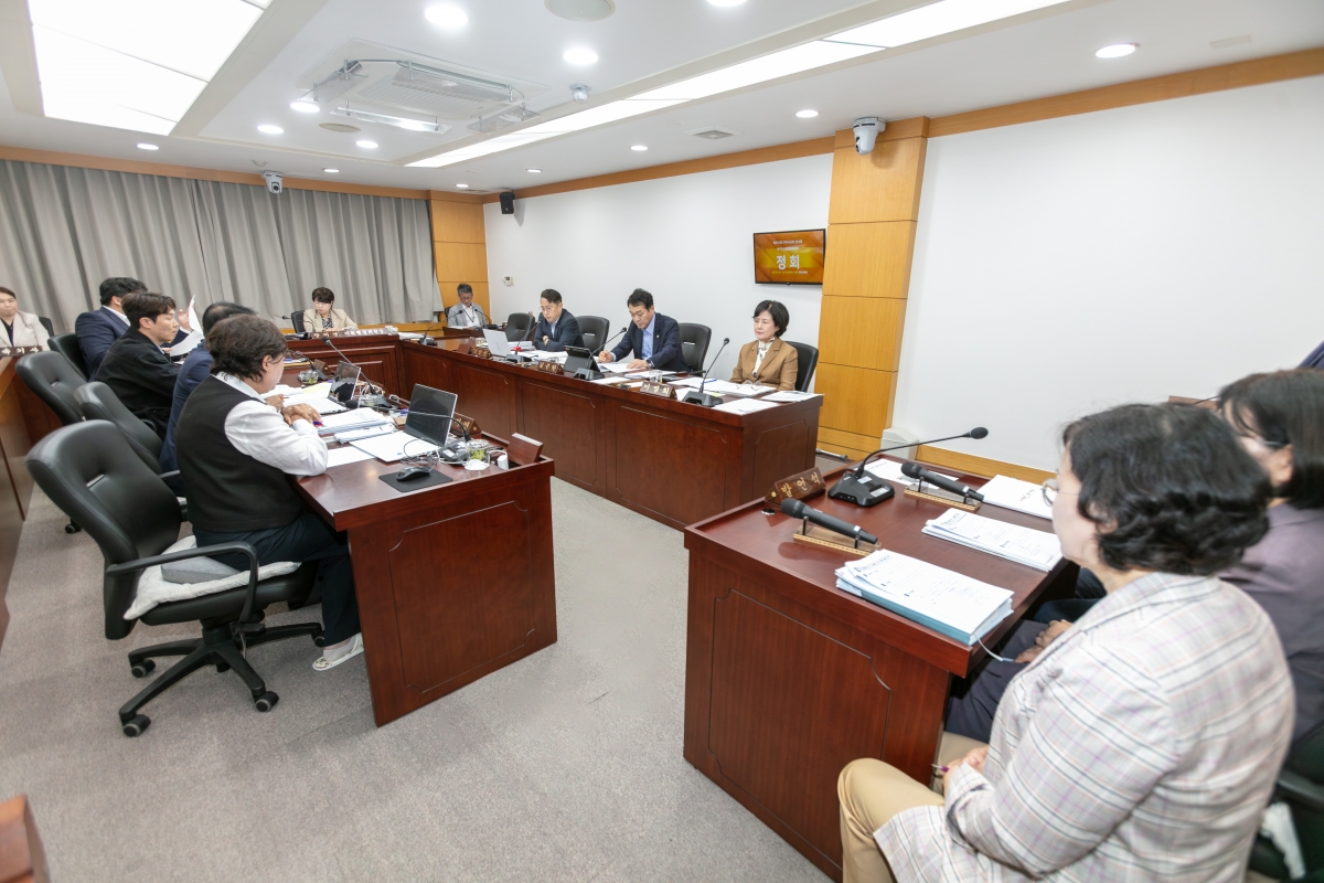 20251016-042[IMG_2212-제291회 임시회시 기획행정위원회 조례안 등 심사활동.jpg