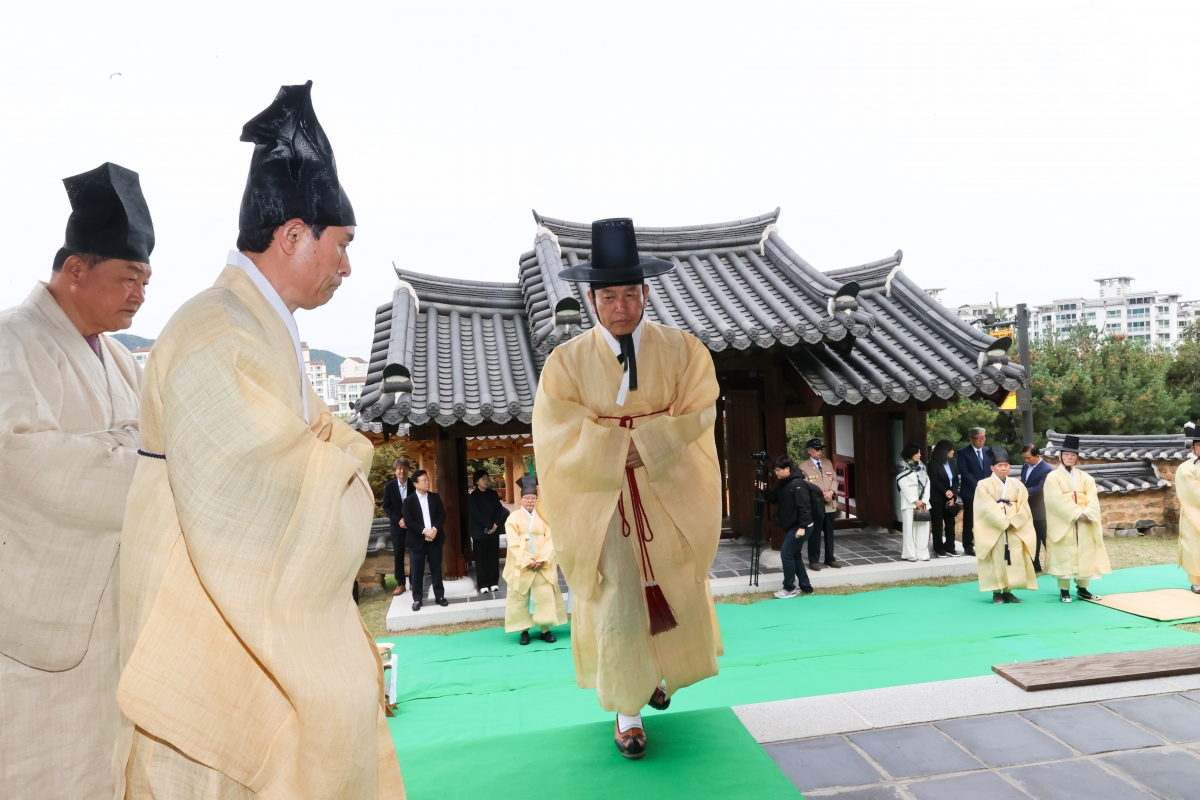 20251021-009[AMG_2133-1-왕산 허위 선생 순국 117주기 추모행사.JPG